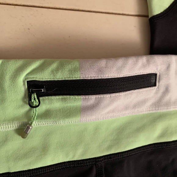 lululemon // Inspire Crop Size 6 - Picture 3 of 10